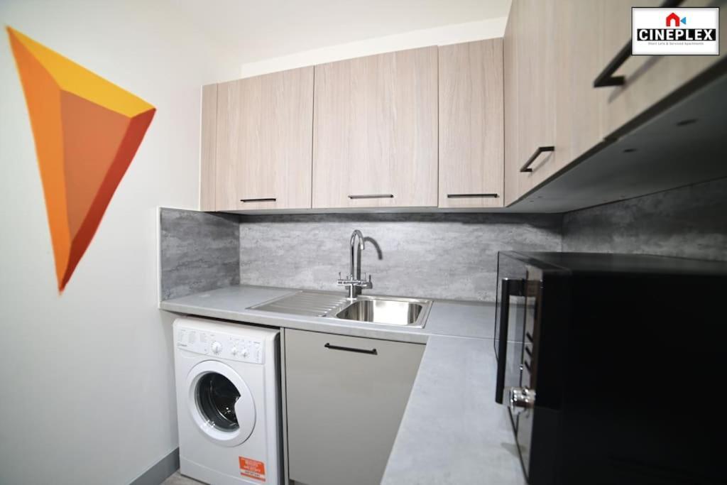 Business Leisure Professional Flat B Unit 2 Lewisham Wifi Netflix By Cineplex Short Lets & Serviced Appartamento *