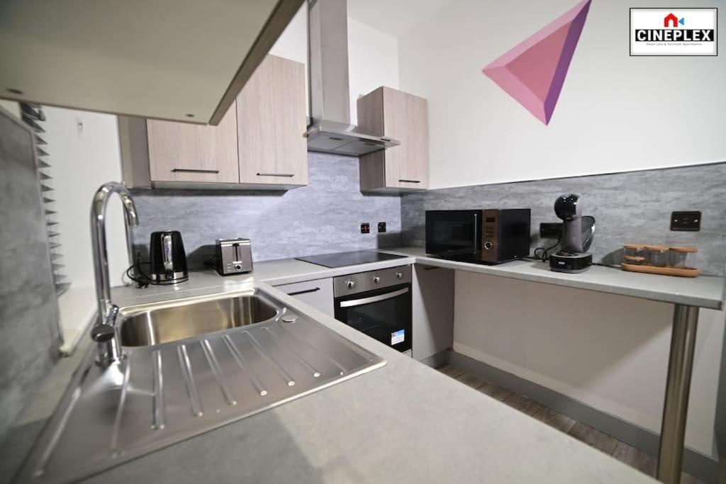 Business Leisure Professional Flat B Unit 2 Lewisham Wifi Netflix By Cineplex Short Lets & Serviced Appartamento